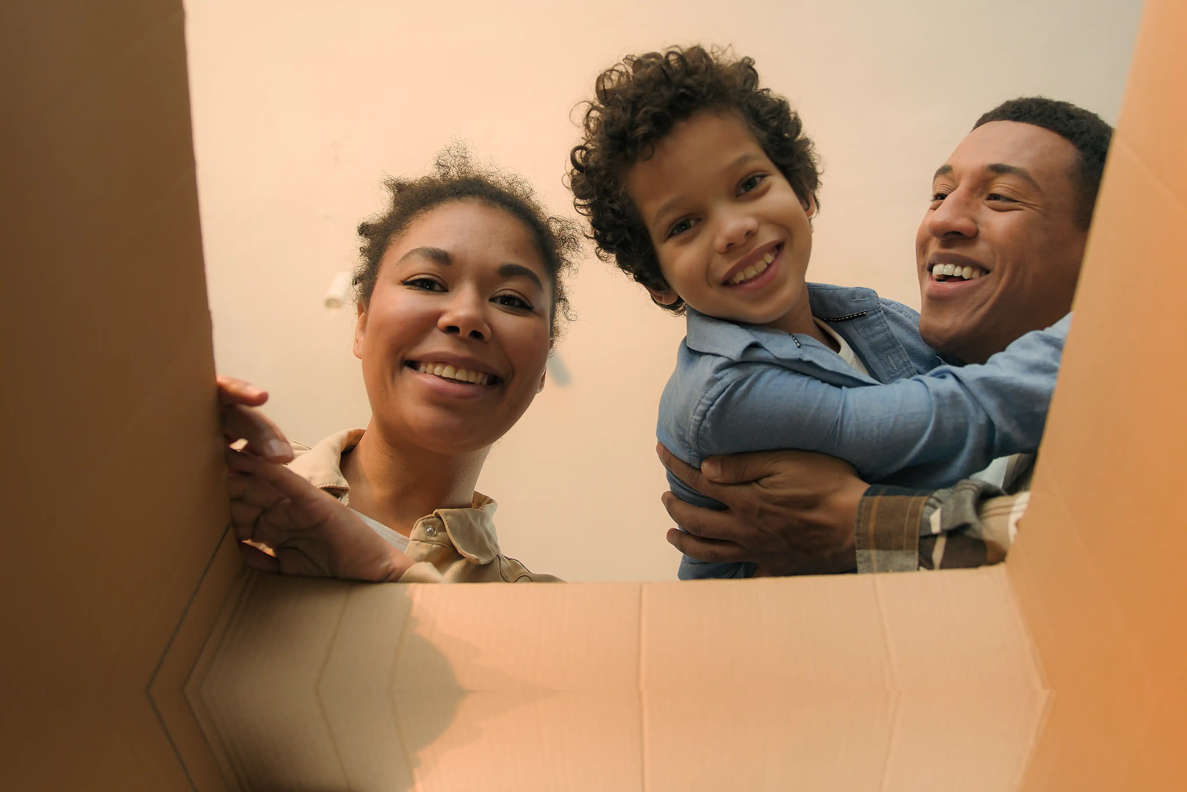 Unlocking seamless  cross-border  small package delivery.